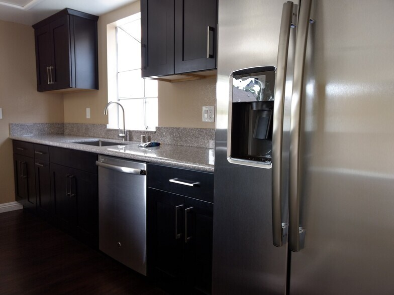 More Photos Of 16015 Halldale Ave, Gardena Multifamily For Sale