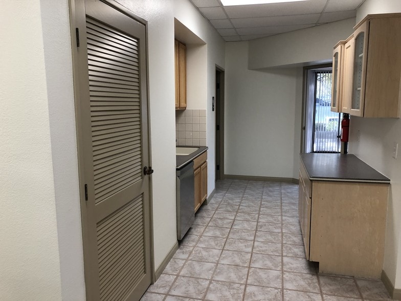 More Photos Of 1168-1170 Center Point Dr, Henderson Warehouse For Sale