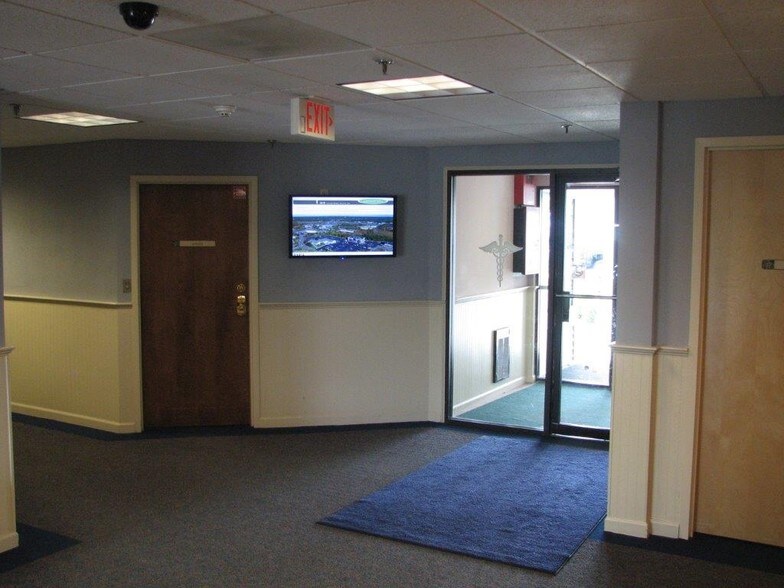 More Photos Of 23 Stiles Rd, Salem Medical For Sale
