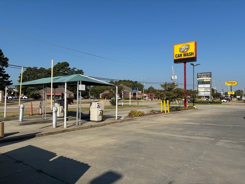 More Photos Of 2806 Richmond Rd, Texarkana Carwash For Sale