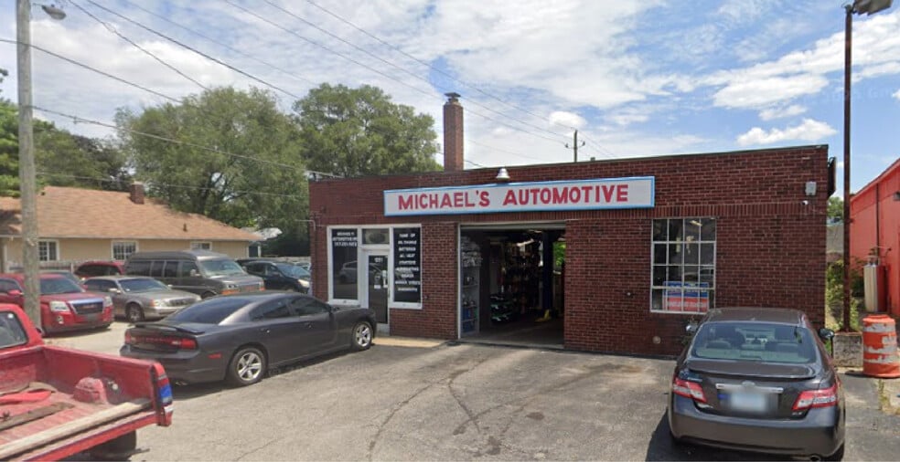 Primary Photo Of 1011 N Emerson Ave, Indianapolis Auto Repair For Sale