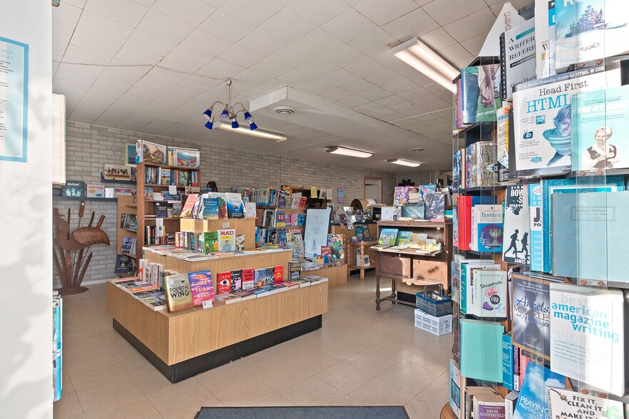 More Photos Of 302 Collins Ave, Oconto General Retail For Sale