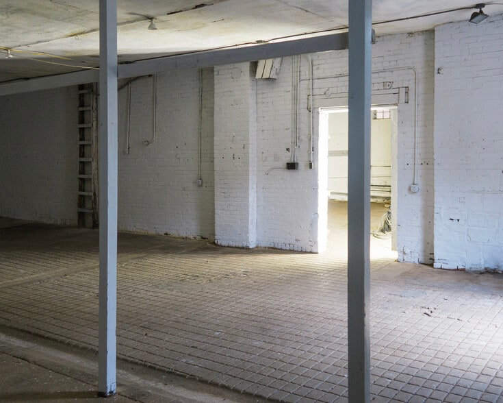 More Photos Of 411 Horace St, Cincinnati Light Manufacturing For Sale