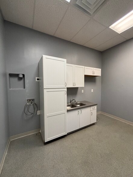 More Photos Of 2538-2546 Somerset Center Dr, Winston-Salem Storefront For Lease