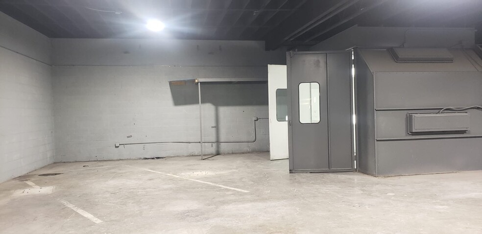 More Photos Of 17721 Sherman Way, Reseda Auto Repair For Sale