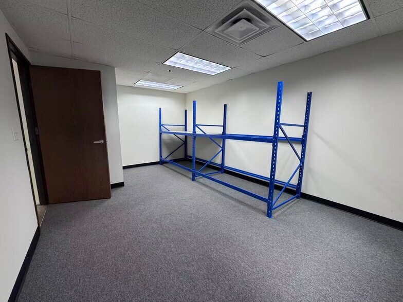 More Photos Of 555 W Lambert Rd, Brea Warehouse For Lease