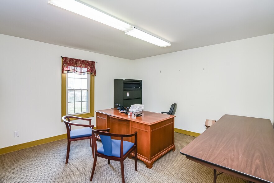 More Photos Of 1900 E Parham Rd, Henrico Office For Sale
