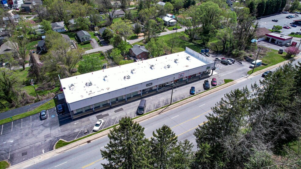 More Photos Of 582 Hendersonville Rd, Asheville General Retail For Lease