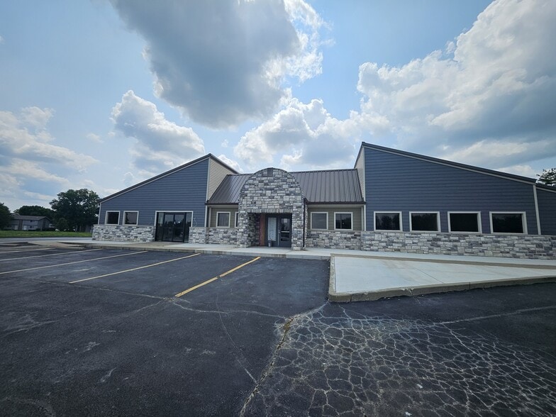 More Photos Of 11400 Veterans Memorial Pky, Lake Saint Louis Office For Lease