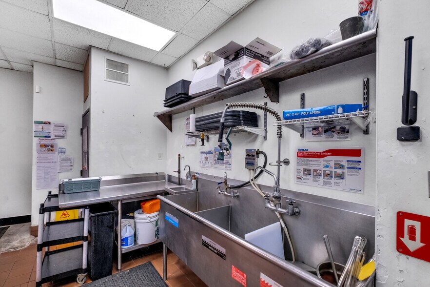 More Photos Of 646 Ne 79th St, Miami Restaurant For Sale