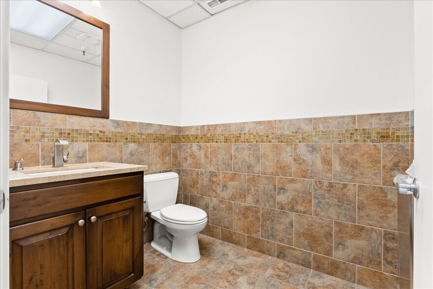 More Photos Of 2052 Prospector Ave, Park City Storefront Retail Office For Lease