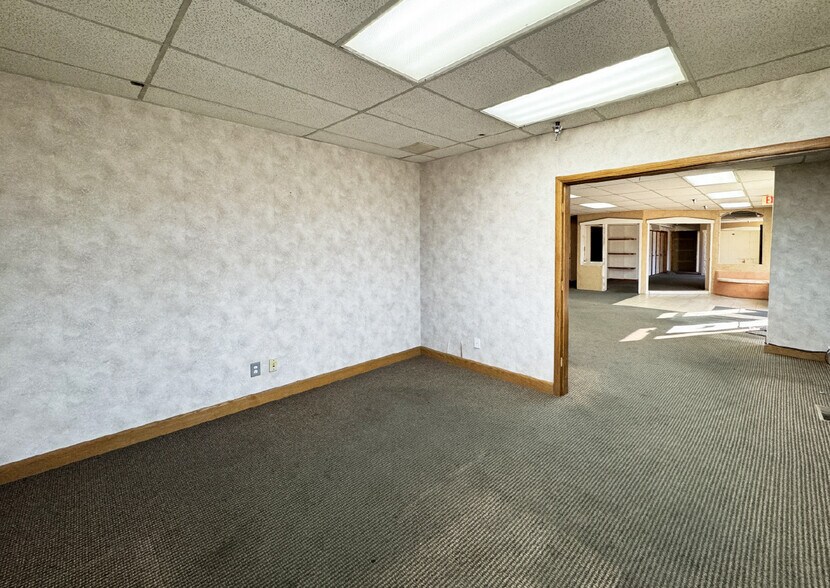 More Photos Of 4601 Paseo Del Norte NW, Albuquerque Warehouse For Lease