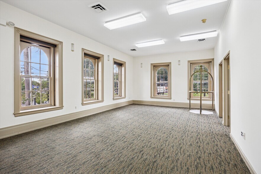 More Photos Of 300 Pond St, Bristol Office For Sale