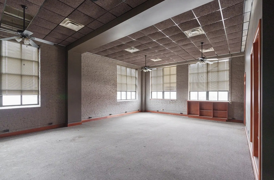 More Photos Of 1001 W Main St, Louisville Manufacturing For Sale