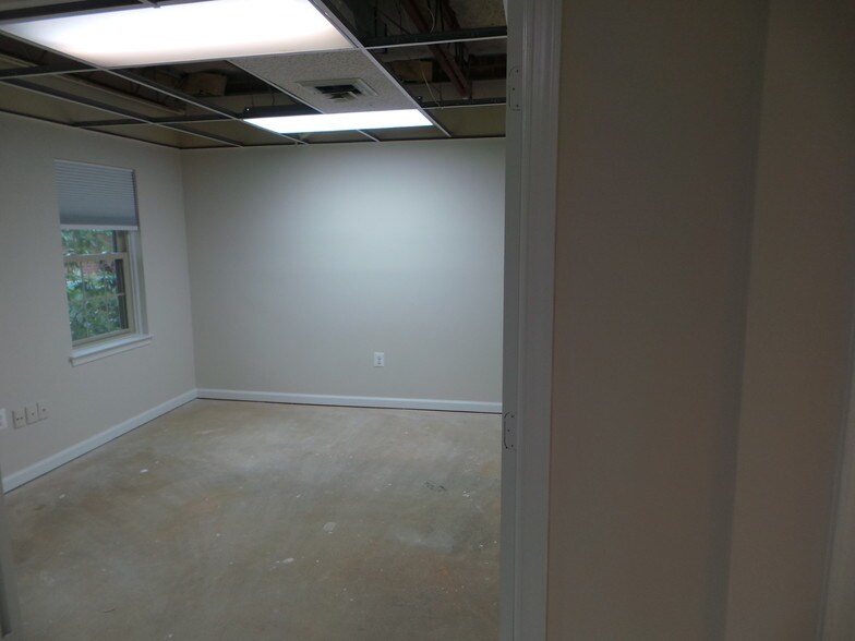 Primary Photo Of 7369 McWhorter Pl, Annandale Office For Sale