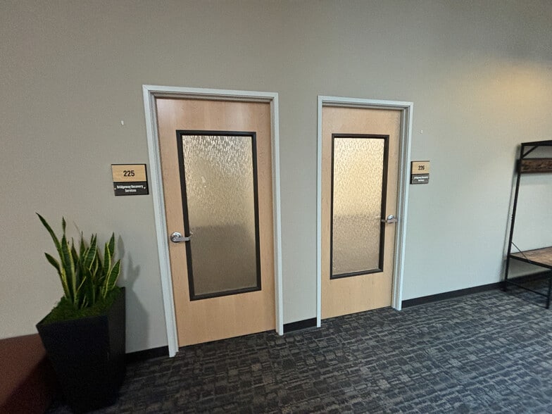 More Photos Of 223 Commercial St NE, Salem Storefront Retail Office For Lease