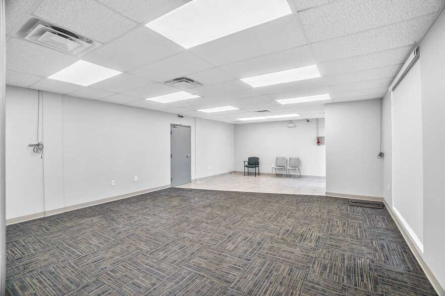 More Photos Of 8200-8358 NW 30th Ter, Doral Warehouse For Lease