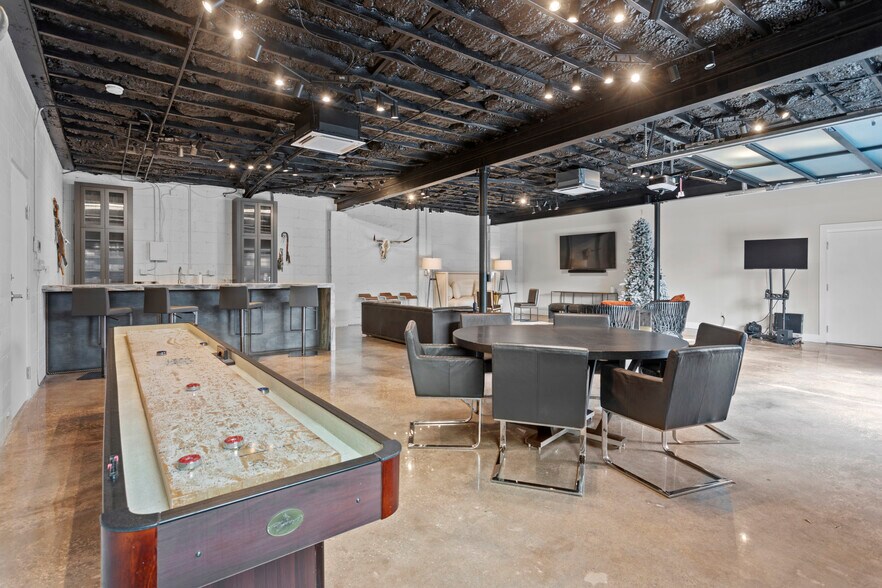 More Photos Of 103 E Genesee St, Tampa General Retail For Sale