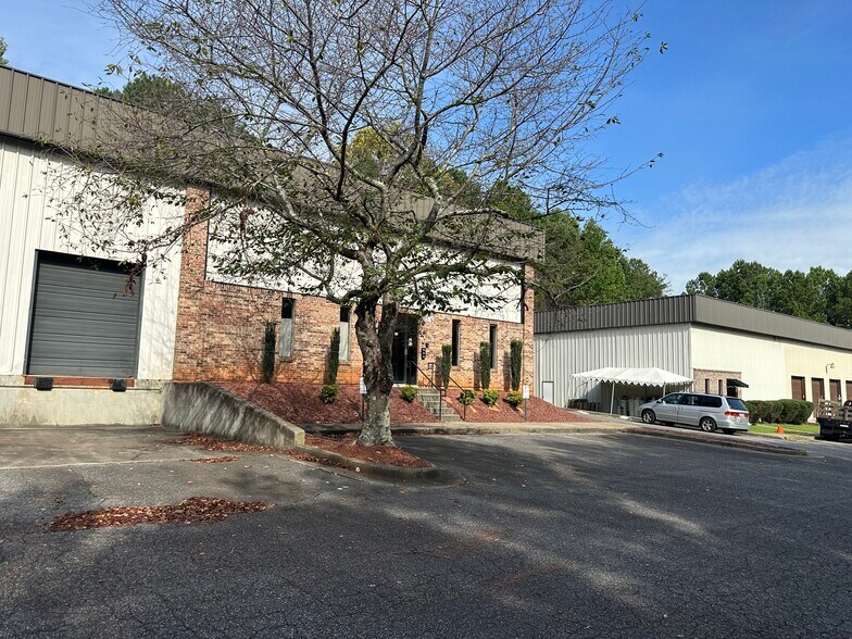 More Photos Of 3575 Trotter Dr, Alpharetta Warehouse For Lease