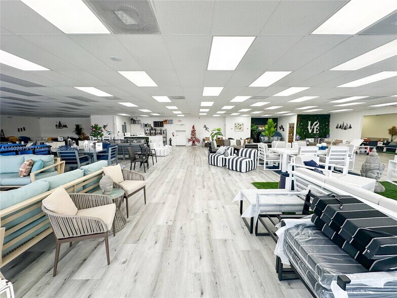 More Photos Of 1724-1736 NE 163rd St, North Miami Beach Freestanding For Lease