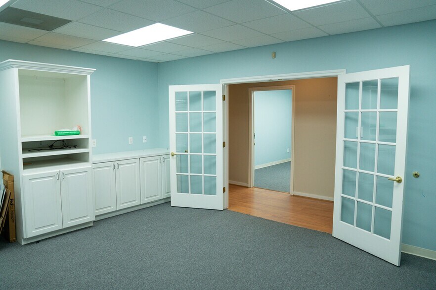 More Photos Of 5726 Root Rd, Spring Office Residential For Sale