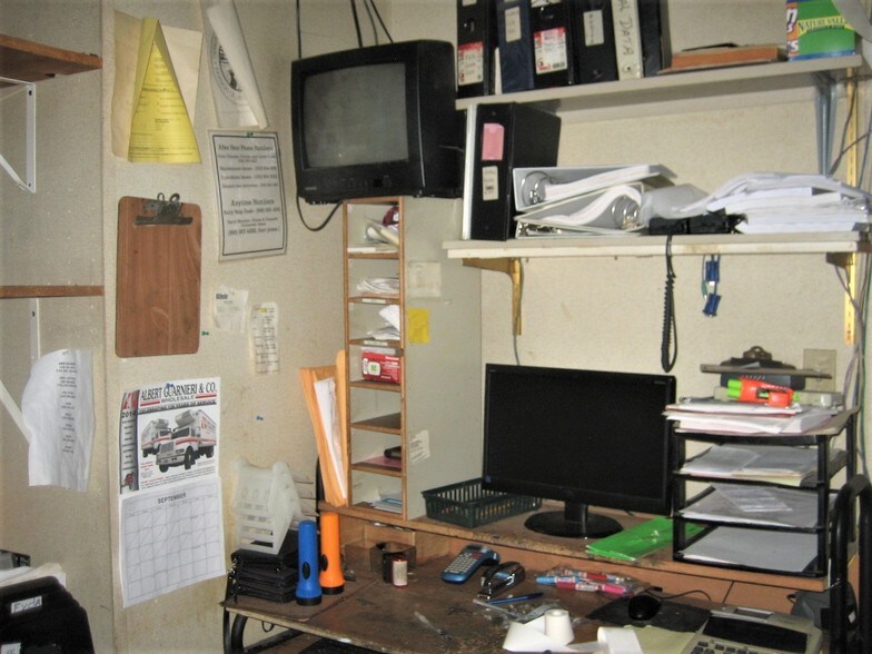 More Photos Of 5301 Seventy-six Dr, Youngstown Service Station For Sale