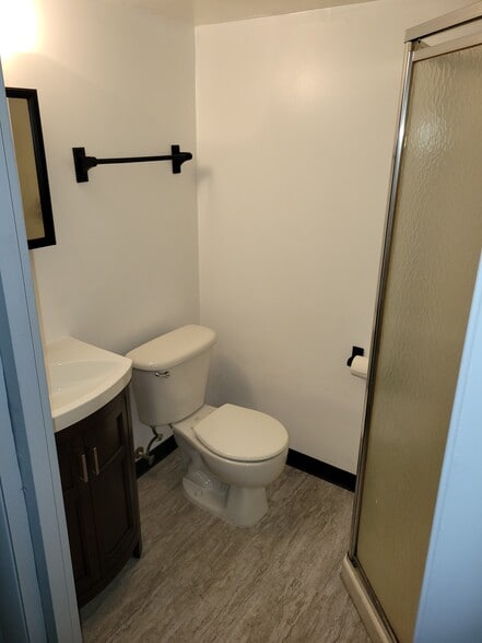 More Photos Of 818-838 NE 40th Ct, Oakland Park Warehouse For Lease