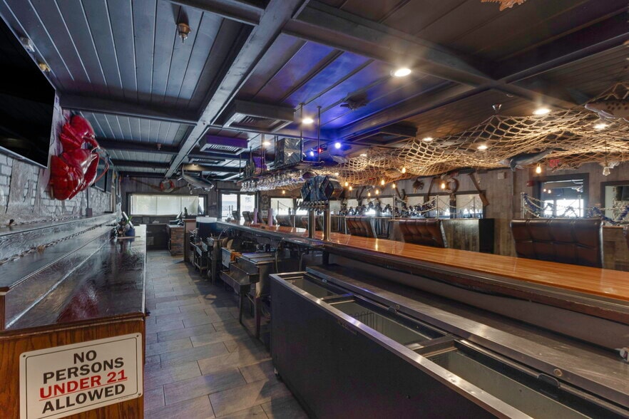 More Photos Of 2901 Tyrone Blvd, Saint Petersburg Restaurant For Sale