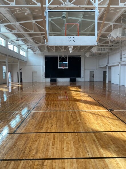 More Photos Of 137 E Washington St, Shelbyville Lodge Meeting Hall For Sale