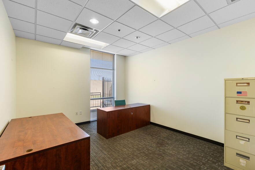 More Photos Of 2747 Oakland Ave, Garland Warehouse For Sale