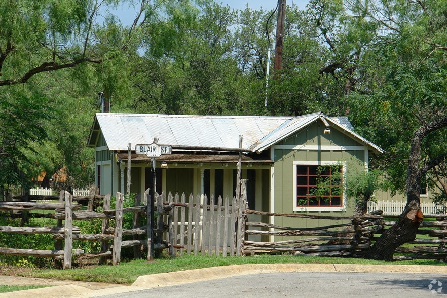 More Photos Of 18771 FM 2252, San Antonio Freestanding For Sale