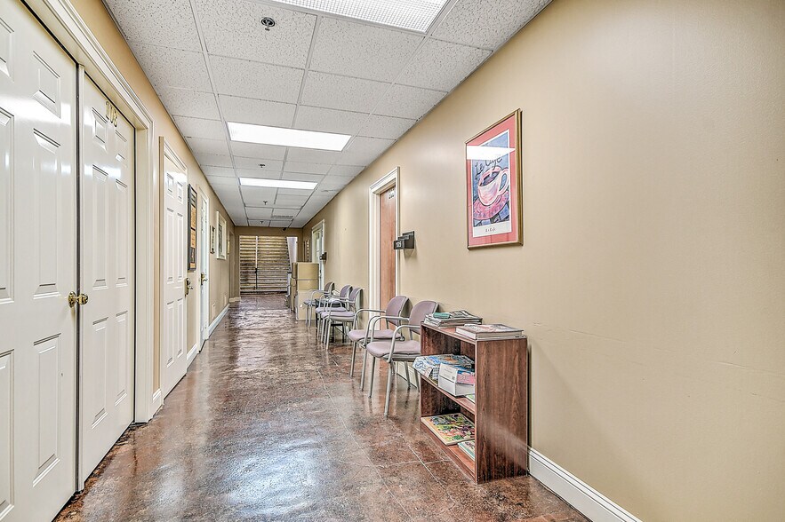 More Photos Of 220 Broad St, Kingsport Flex For Sale