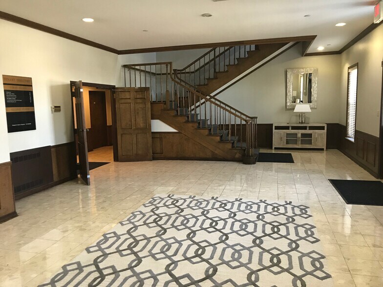 More Photos Of 5555 Airport Hwy, Toledo Office For Lease