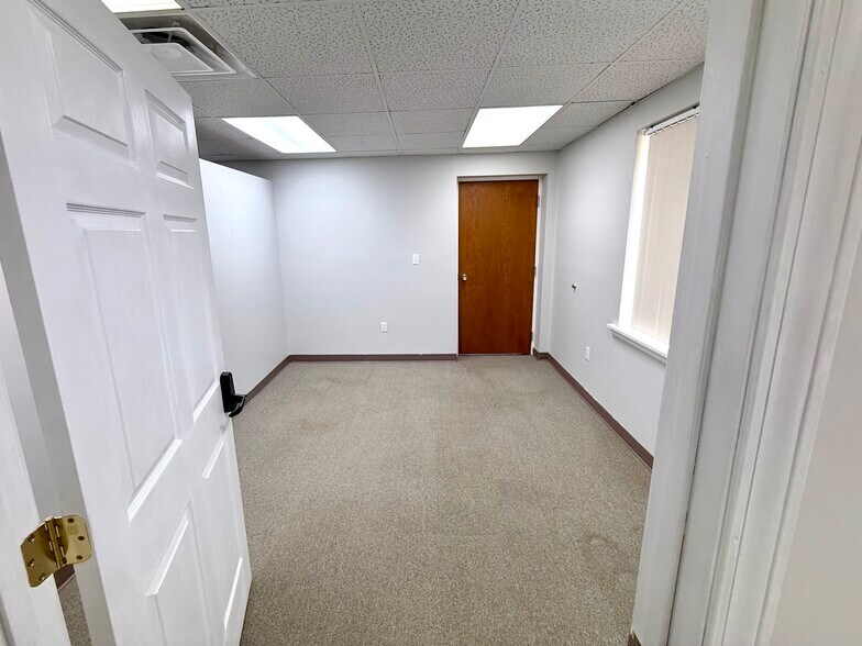More Photos Of 108 S Main St, Madisonville Office Residential For Sale