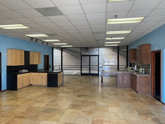More Photos Of 165 Denny Way, El Cajon Showroom For Lease