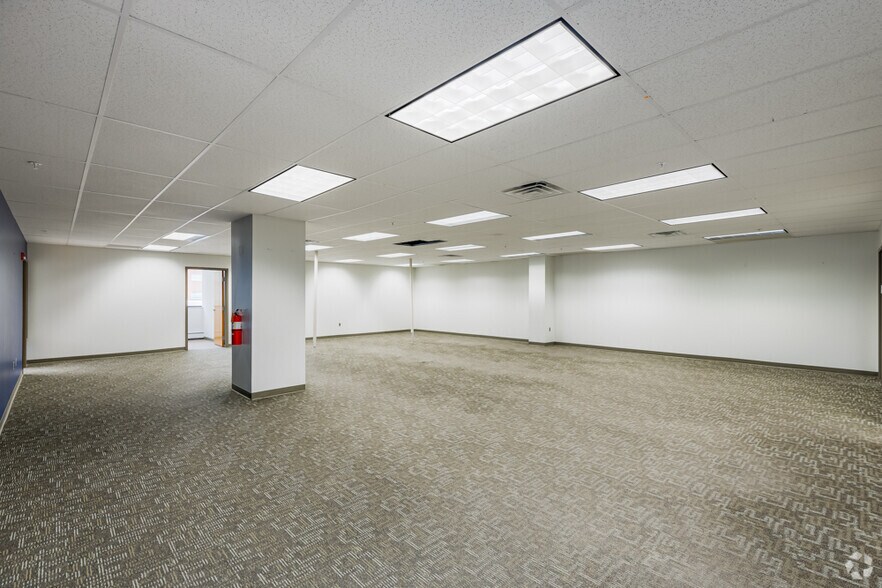 More Photos Of 3 Parkway Center, Pittsburgh Office For Sale