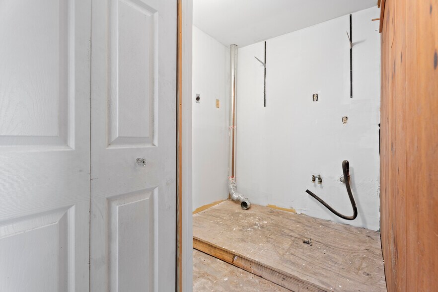 More Photos Of 300 Range St, Marshall Multifamily For Sale