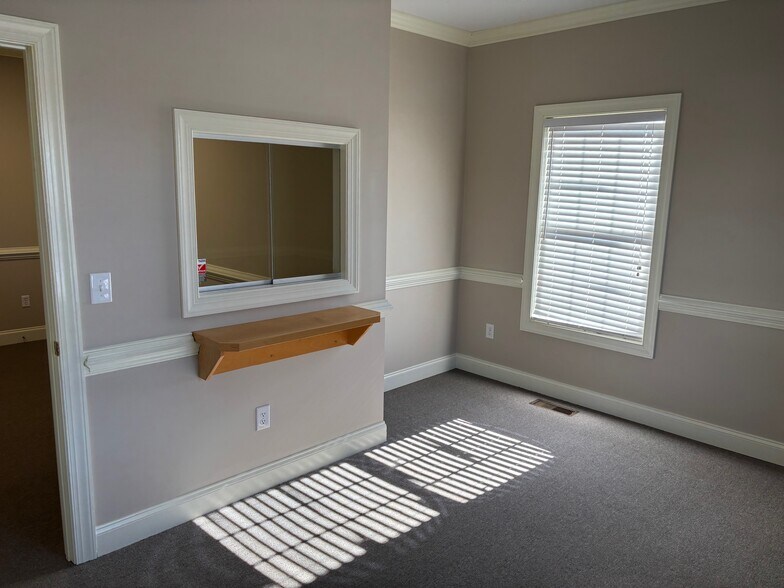 More Photos Of 1020 Jefferson Hwy, Staunton Office For Lease