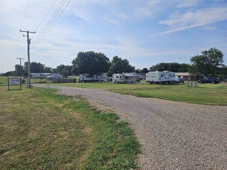 More Photos Of 67 Ash Ave, Elgin Trailer Camper Park For Sale