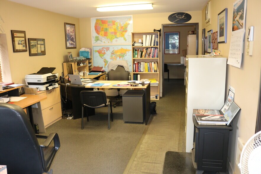 More Photos Of 45 SE Bridgeford Blvd, Bend Warehouse For Lease