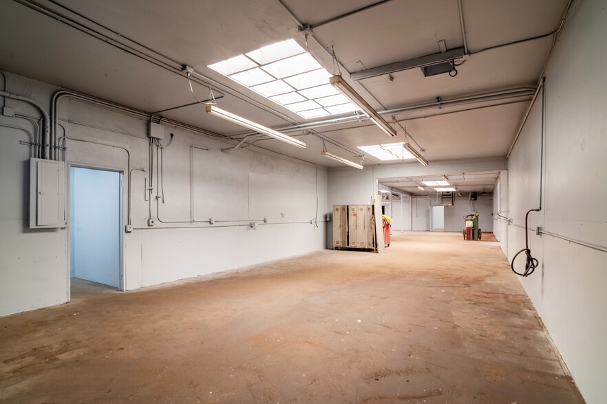 More Photos Of 11428 Fleetwood St, Sun Valley Warehouse For Sale