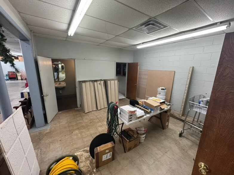 More Photos Of 1010 N Virginia Ave, Oklahoma City General Retail For Sale