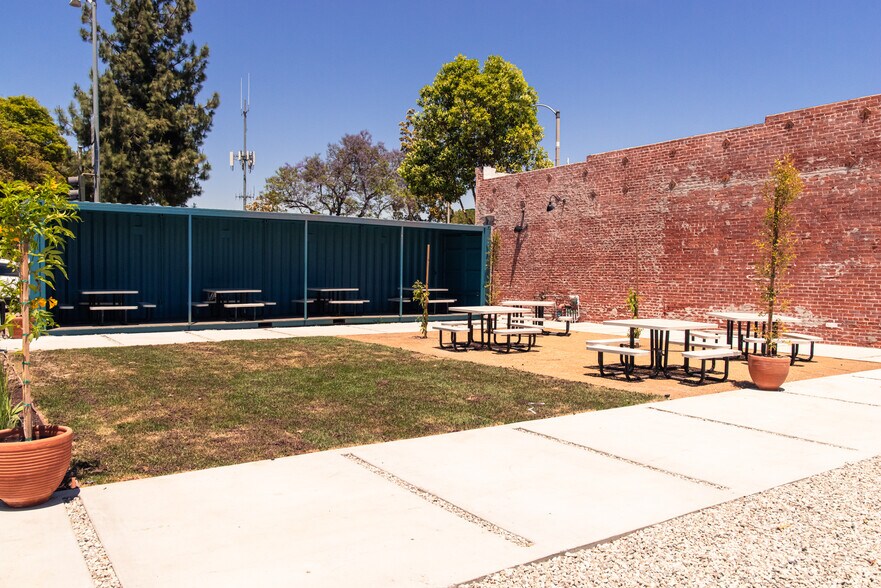 More Photos Of 4410 Gage Ave, Bell Restaurant For Lease