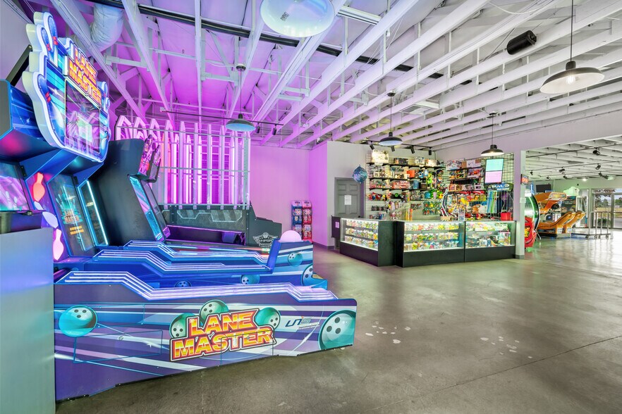 More Photos Of 2425 25th St SE, Salem General Retail For Sale