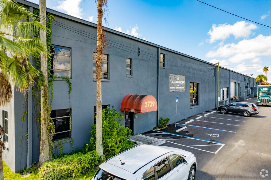 More Photos Of 2717-2729 E Adamo Dr, Tampa Warehouse For Lease