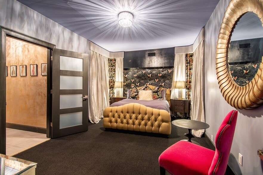 More Photos Of 213 Printers Aly, Nashville General Retail For Sale