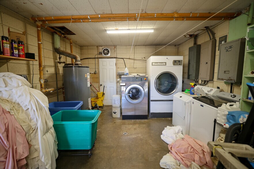 More Photos Of 221 S Preston St, Marksville Hotel For Sale