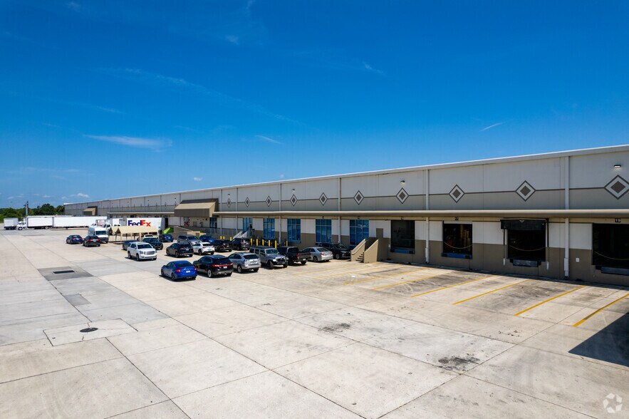 More Photos Of 2501 Investors Row, Orlando Distribution For Lease