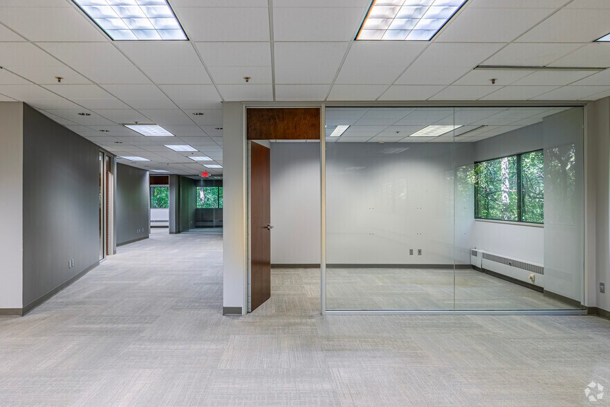 More Photos Of 1684 Woodlands Dr, Maumee Office For Sale