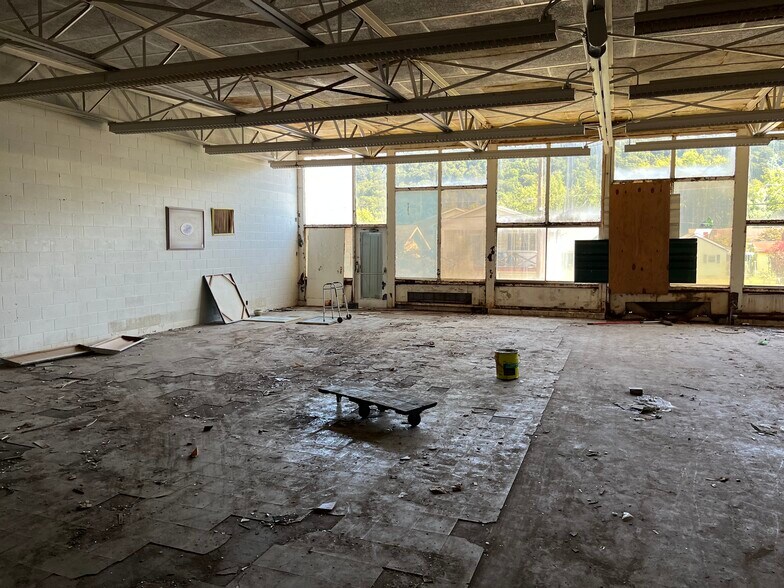 More Photos Of 8902 MacCorkle Ave, Marmet Office For Lease